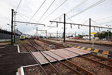 恐怖游戏《小小梦魇》现已登陆了手机平台